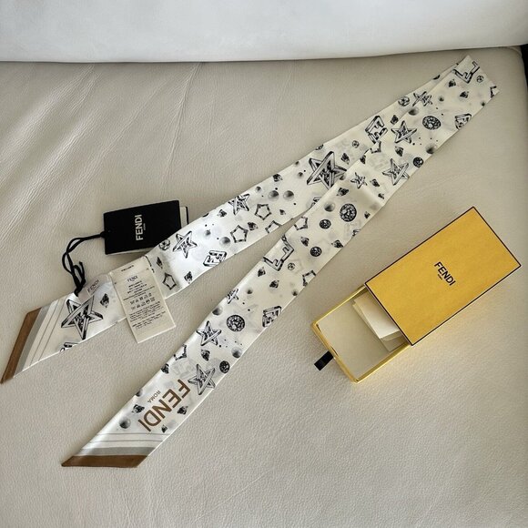 NEW FENDI TWILL SCARF SILK Beige PLANETS STARS 100% Authentic - Picture 4 of 8